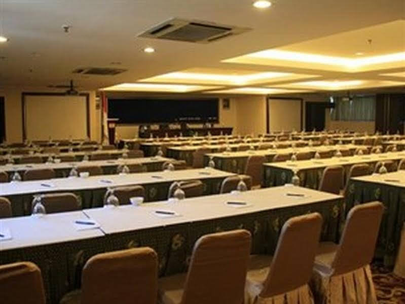Almadera Hotel Макасар Екстер'єр фото